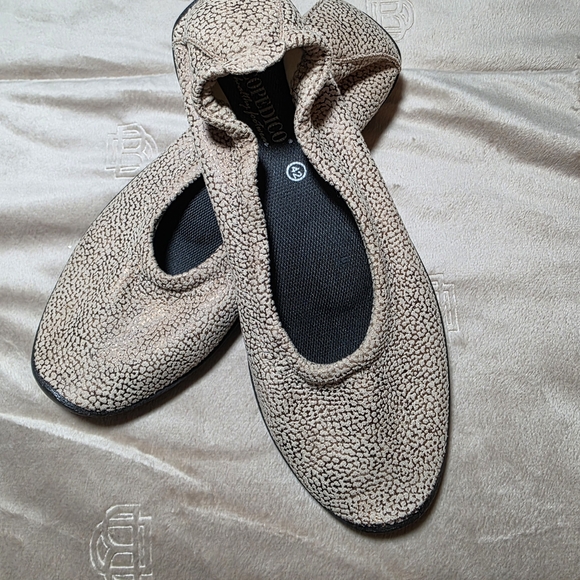 ARCOPEDICO Textured Tan & Gold Metallic Soft Knit Women's Ballet Flats Size 42 - Picture 2 of 7